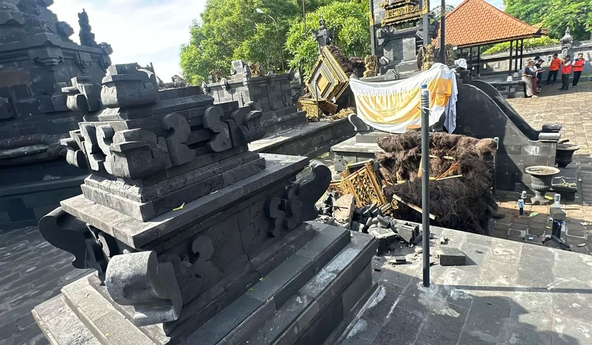 Peristiwa Mengejutkan! Empat Bangunan di Pura Luhur Pucak Tinggah Tiba-Tiba Ambruk, Kerugian Capai Rp1,5 Miliar